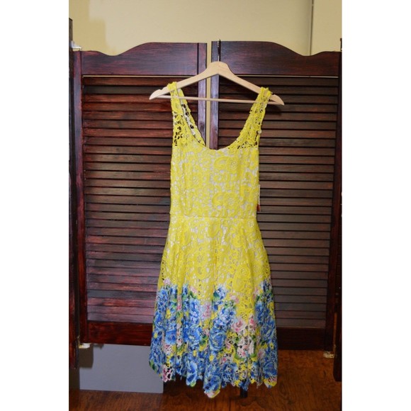 Bright Canary Yellow Sleeveless Lace Dress w/Mulit-Colored Floral Border Sz: S - Picture 5 of 5